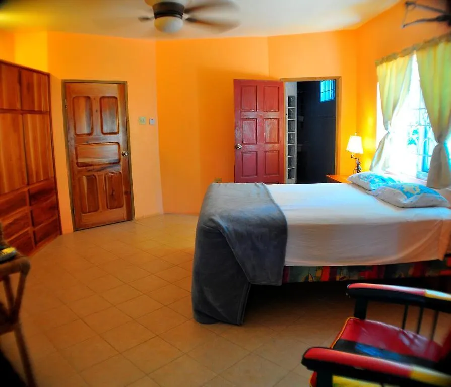 Casa de hóspedes Jah Freedom Hotel Negril